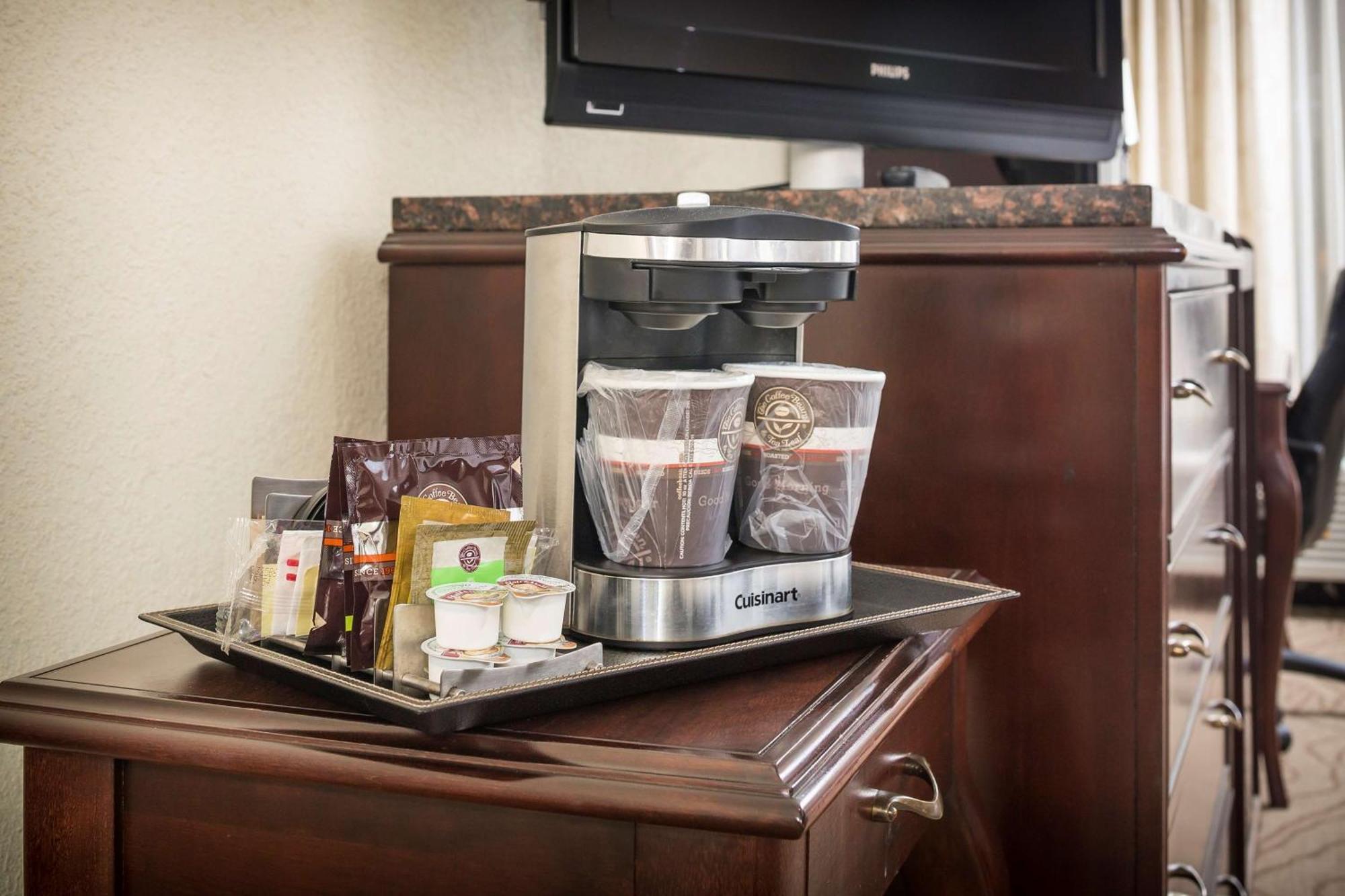 Doubletree By Hilton Boston-Milford Hotel Eksteriør billede